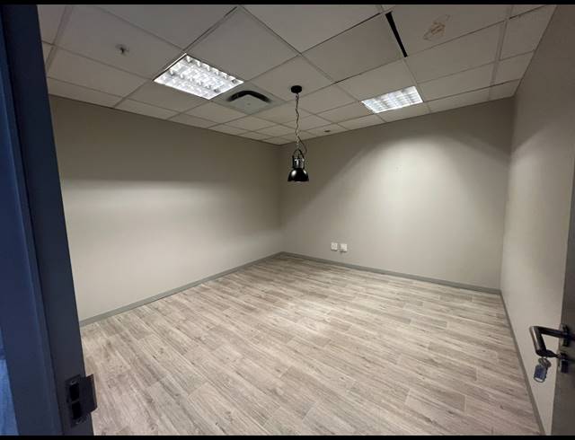 1,184M² OFFICE TO LET IN ROSEBANK